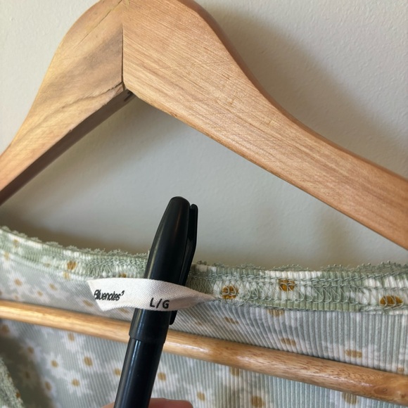 Garage Floral Top - Picture 4 of 5